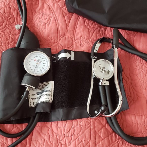 Stethoscope and sphygmomanometer - Picture 1 of 1